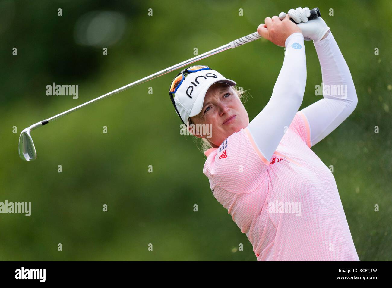 Manon De Roey golf pose Key Takeaways