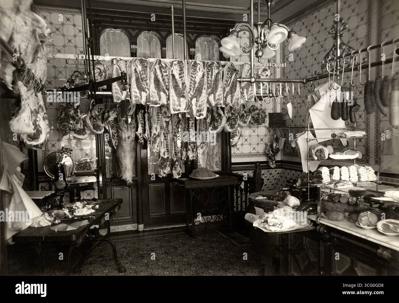 Vintage butcher shop hi-res stock photography and images - Alamy