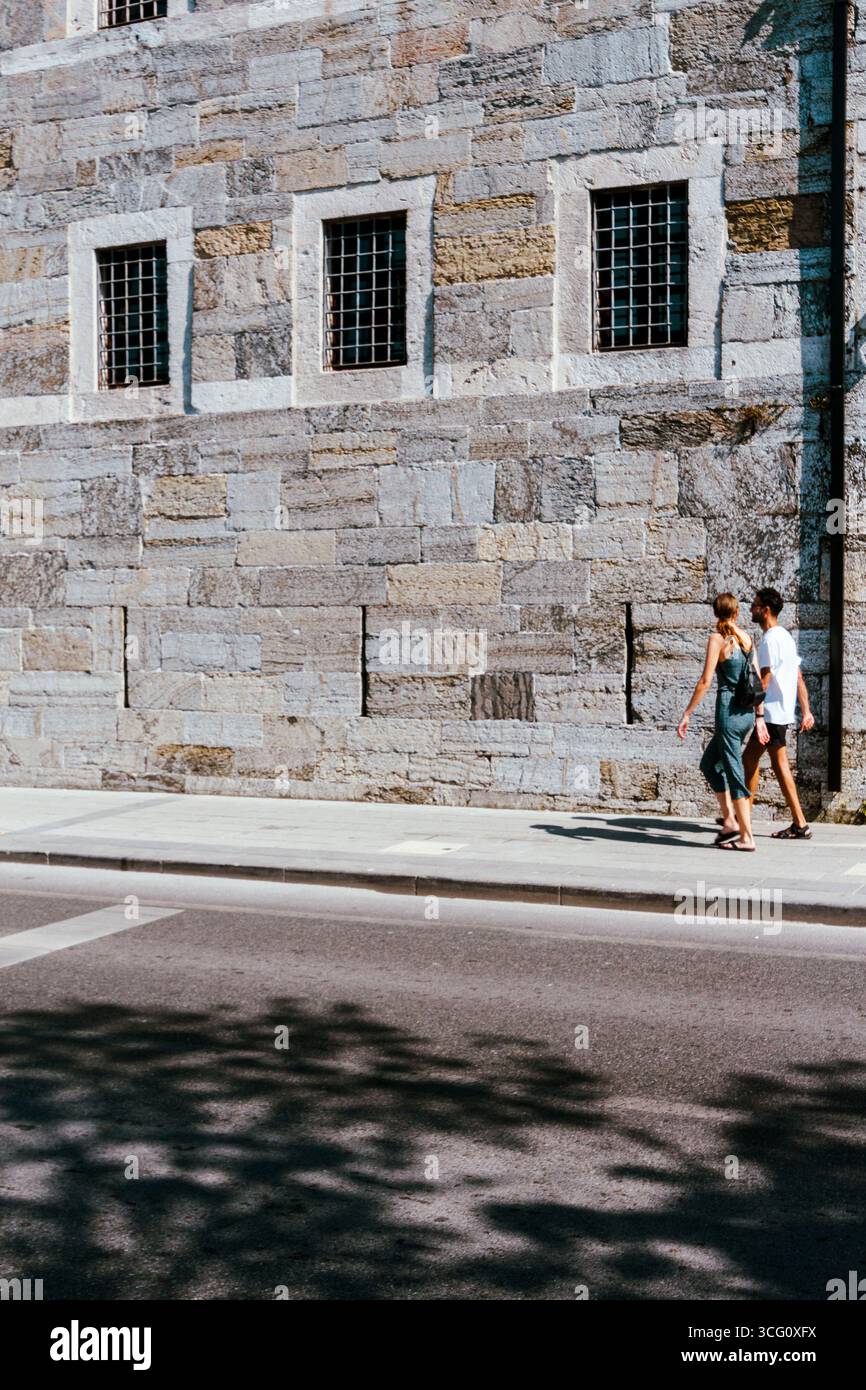 Vertical shot sidewalk next hi-res stock photography and images - Alamy