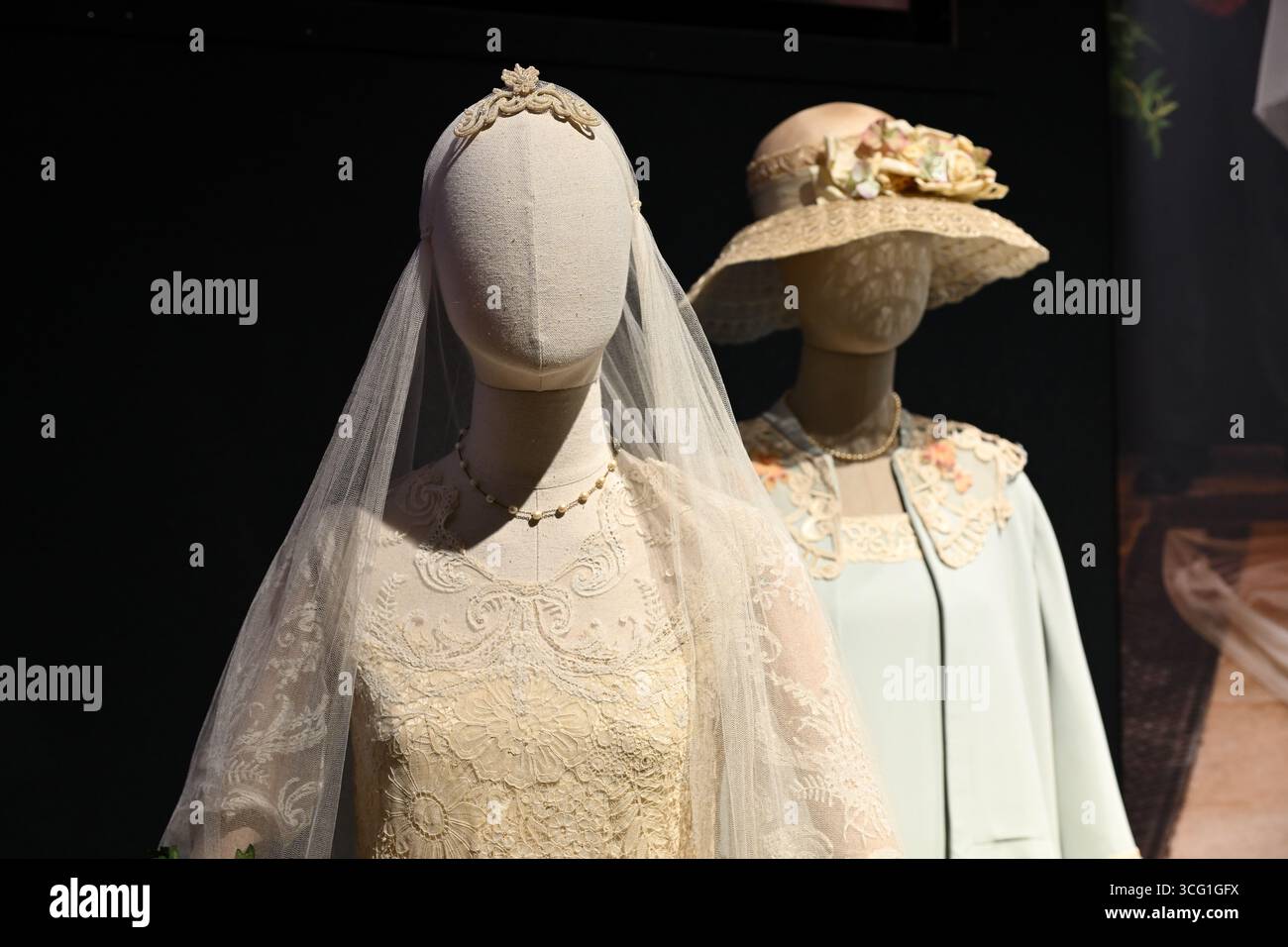 Laura Carmichael (as Lady Edith): Wedding dress - Downton Abbey The Auction - Bonhams London Stock Photo - Alamy Laura Carmichael (as Lady Edith): Wedding dress - Downton Abbey The Auction - Bonhams London Stock Photo - Alamy