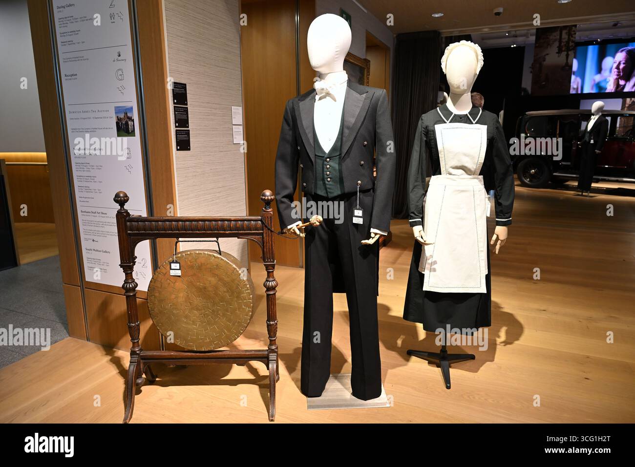 Maid uniform victorian hi-res stock photography and images - Alamy Maid uniform victorian hi-res stock photography and images - Alamy
