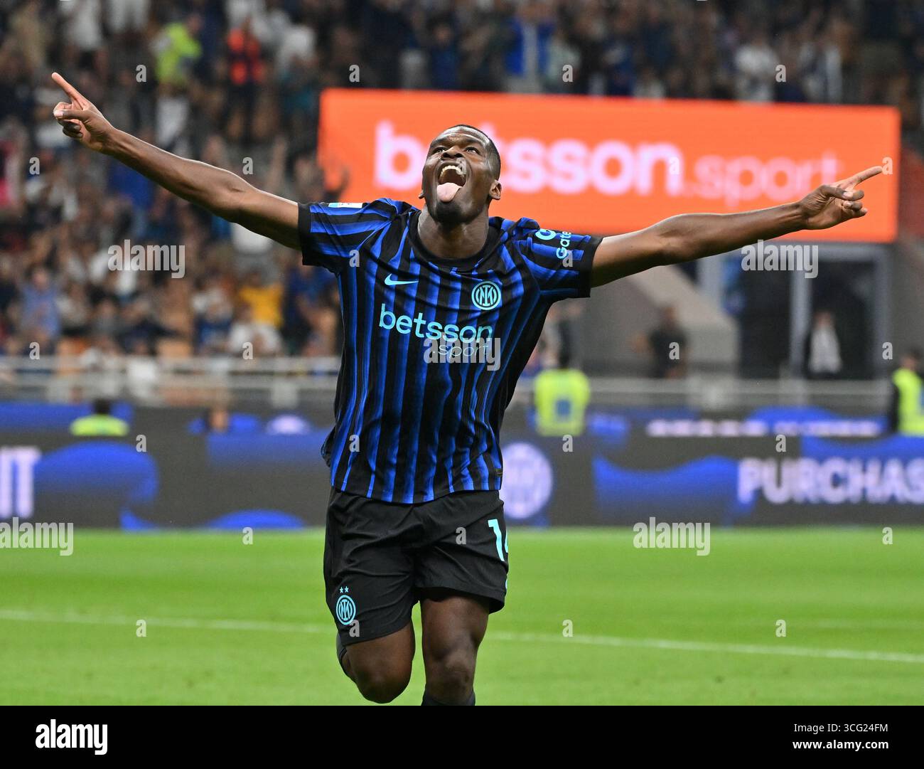 (250826) -- MILAN, Aug. 26, 2025 (Xinhua) -- Inter Milan's Ange-Yoan ...