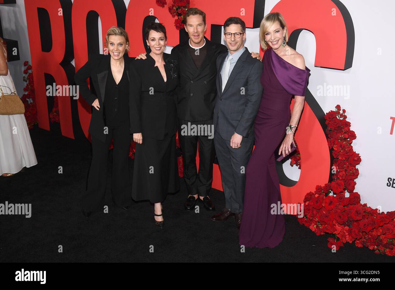 (L-R) Kate McKinnon, Olivia Colman, Benedict Cumberbatch, Andy Samberg ...