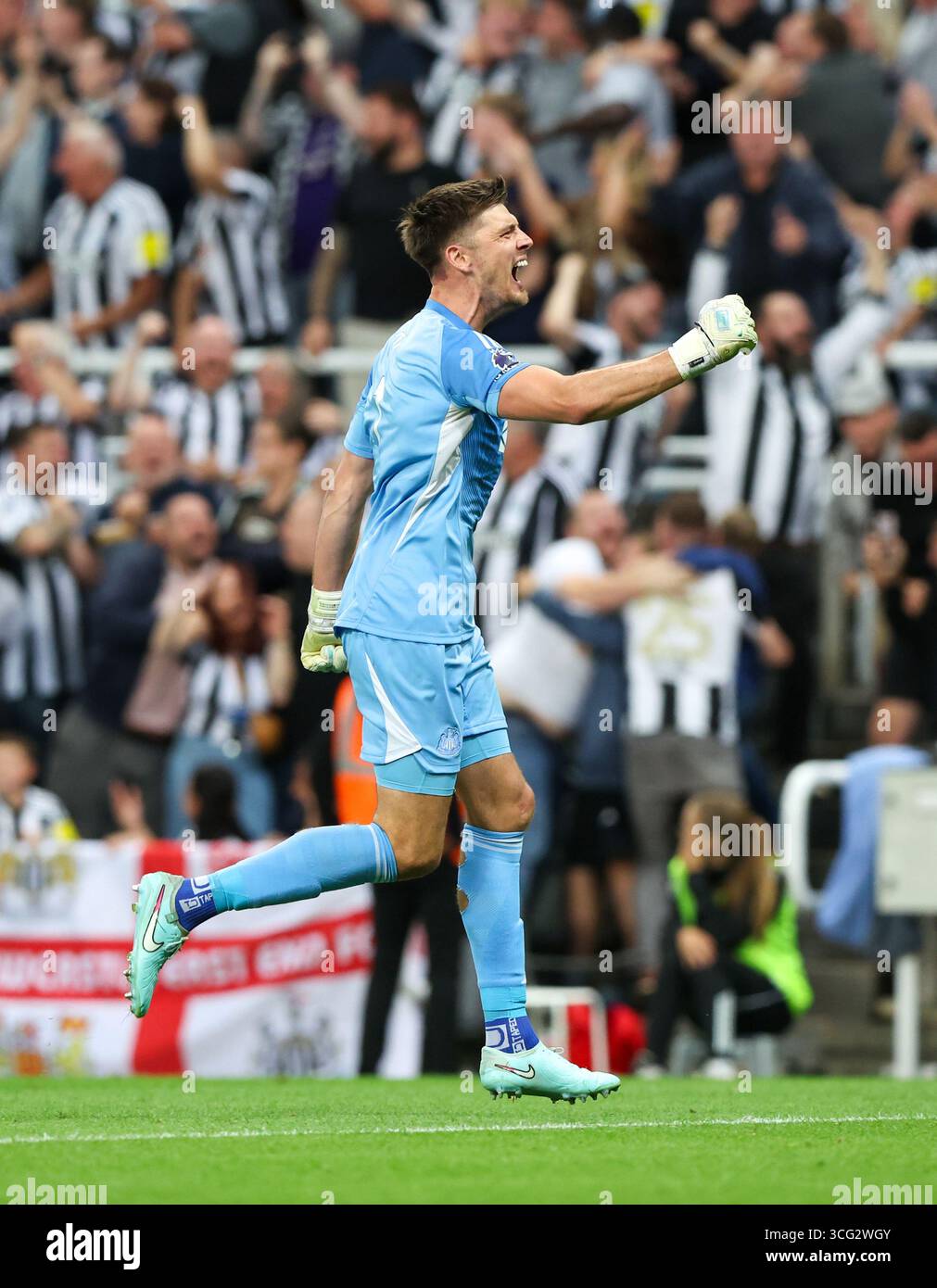 Nick pope newcastle united 2025 hi-res stock photography and images - Alamy