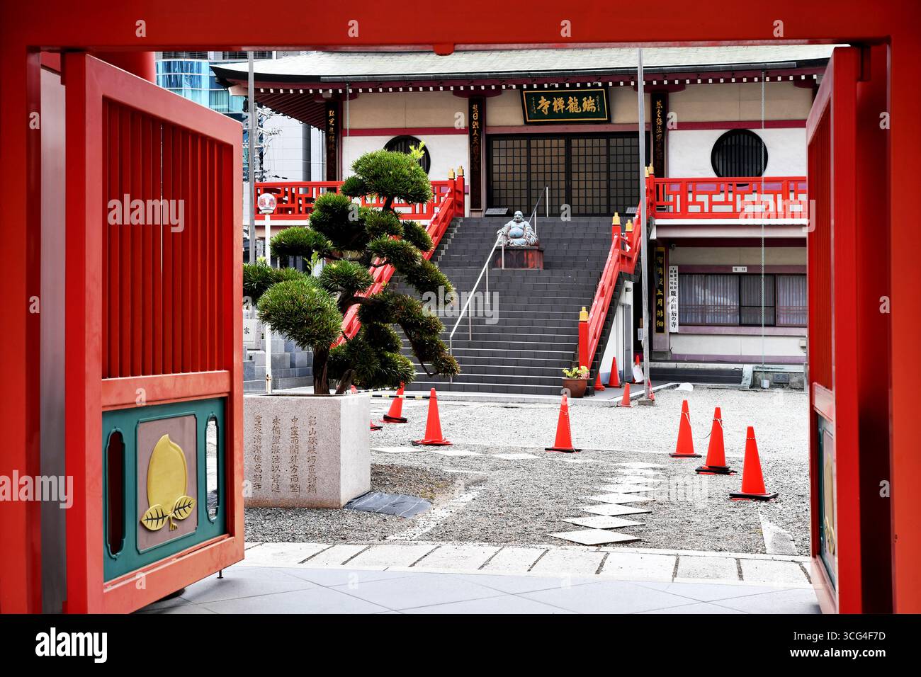 Japanese religious symbols hi-res stock photography and images - Alamy