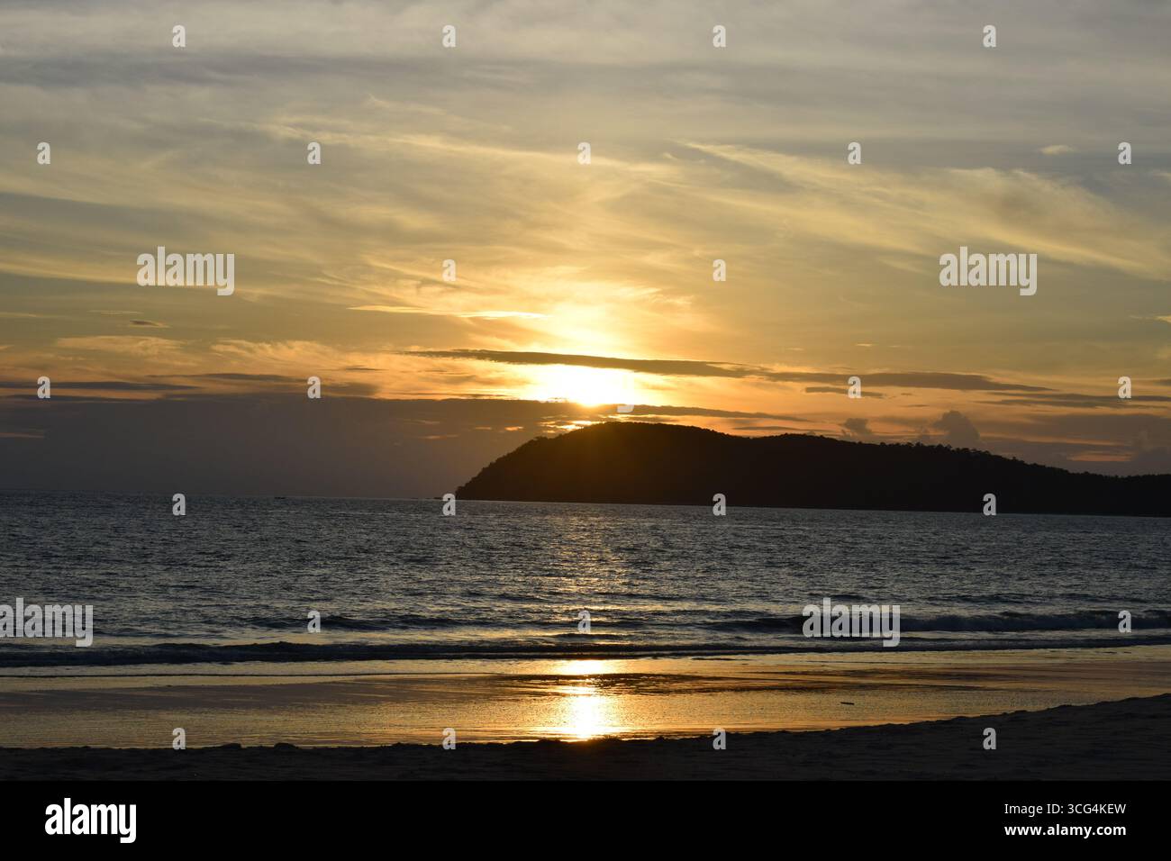 Breathtaking sunset in ocean hi-res stock photography and images - Alamy