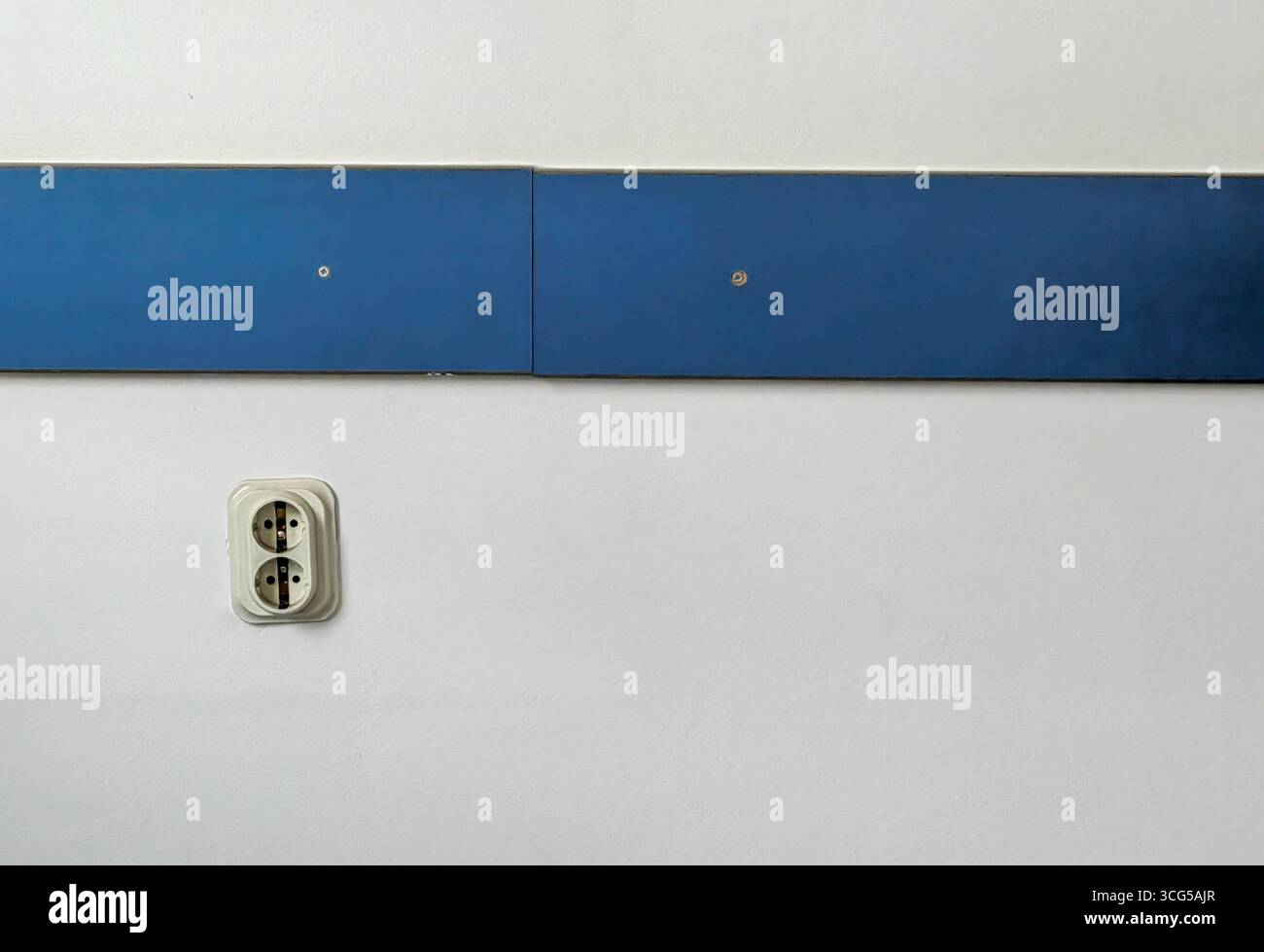 Mounted socket hi-res stock photography and images - Alamy