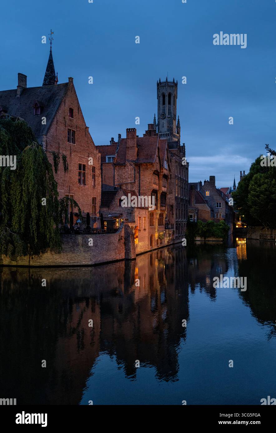 Rozenhoedkaai The Rosary Quay Taken At Night In Brugges Stock Photo rozenhoedkaai-rosary-quay-the-most-famous-part-of-canal-in-bruges