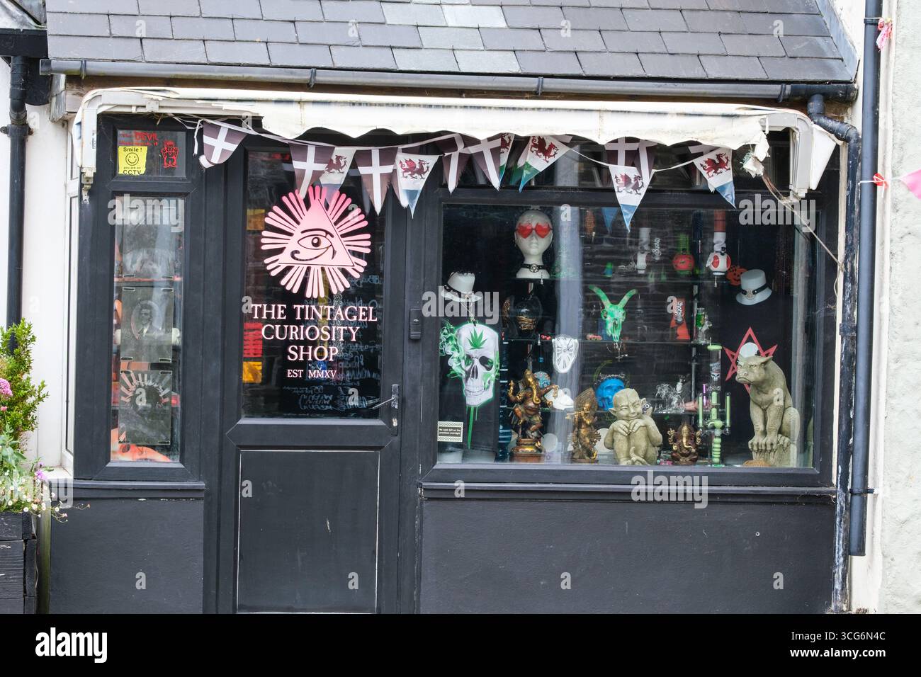 Tintagel, Cornwall, England, U.K. Occult Souvenirs Shop. Stock Photo