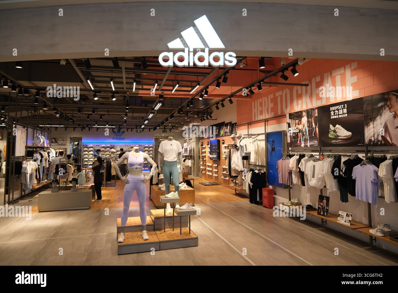Adidas shop hi-res stock photography and images - Alamy