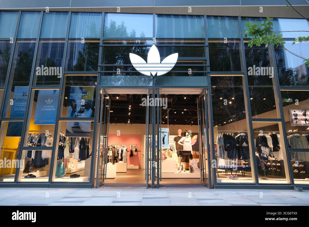 Adidas shop front hi-res stock photography and images - Alamy