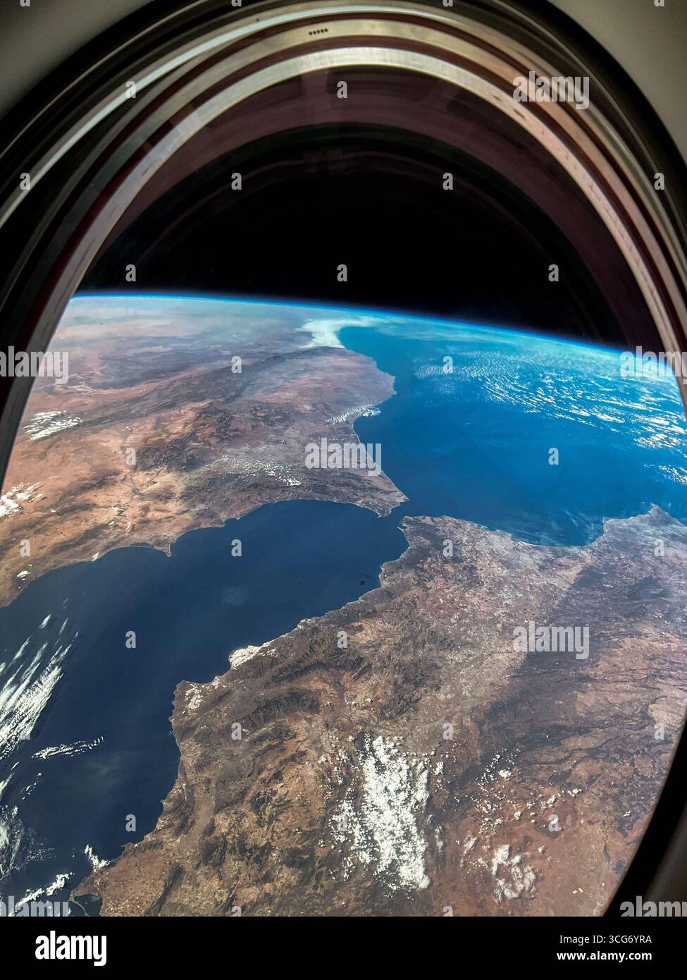 Curvature earth ocean hi-res stock photography and images
