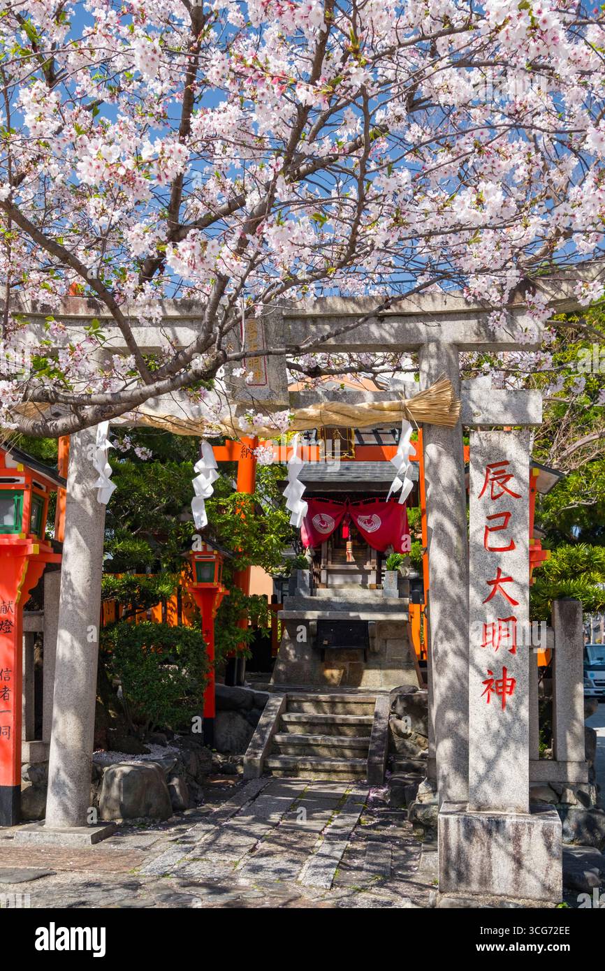 Tatsumi jinja shrine hi-res stock photography and images - Alamy