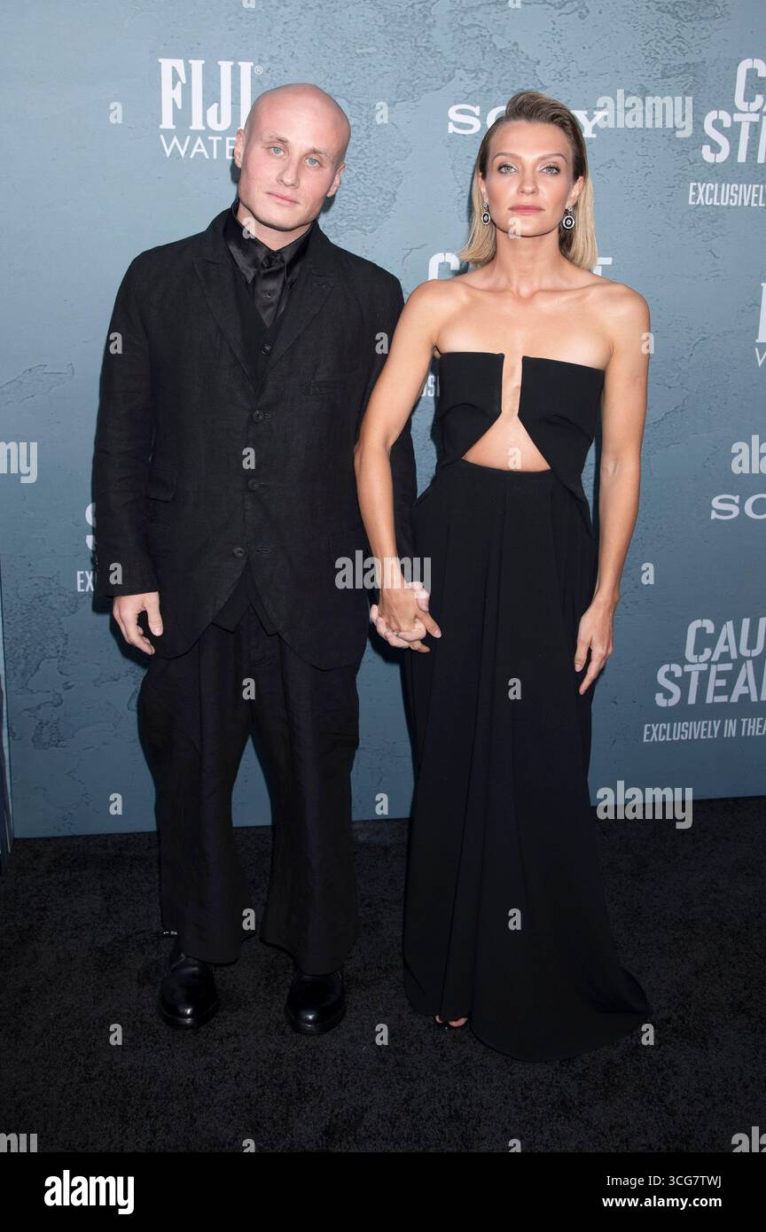 Onlayn pornodagi ahmoqlarni tomosha qiling Anal oyinchoqlar bilan porno tomosha qiling