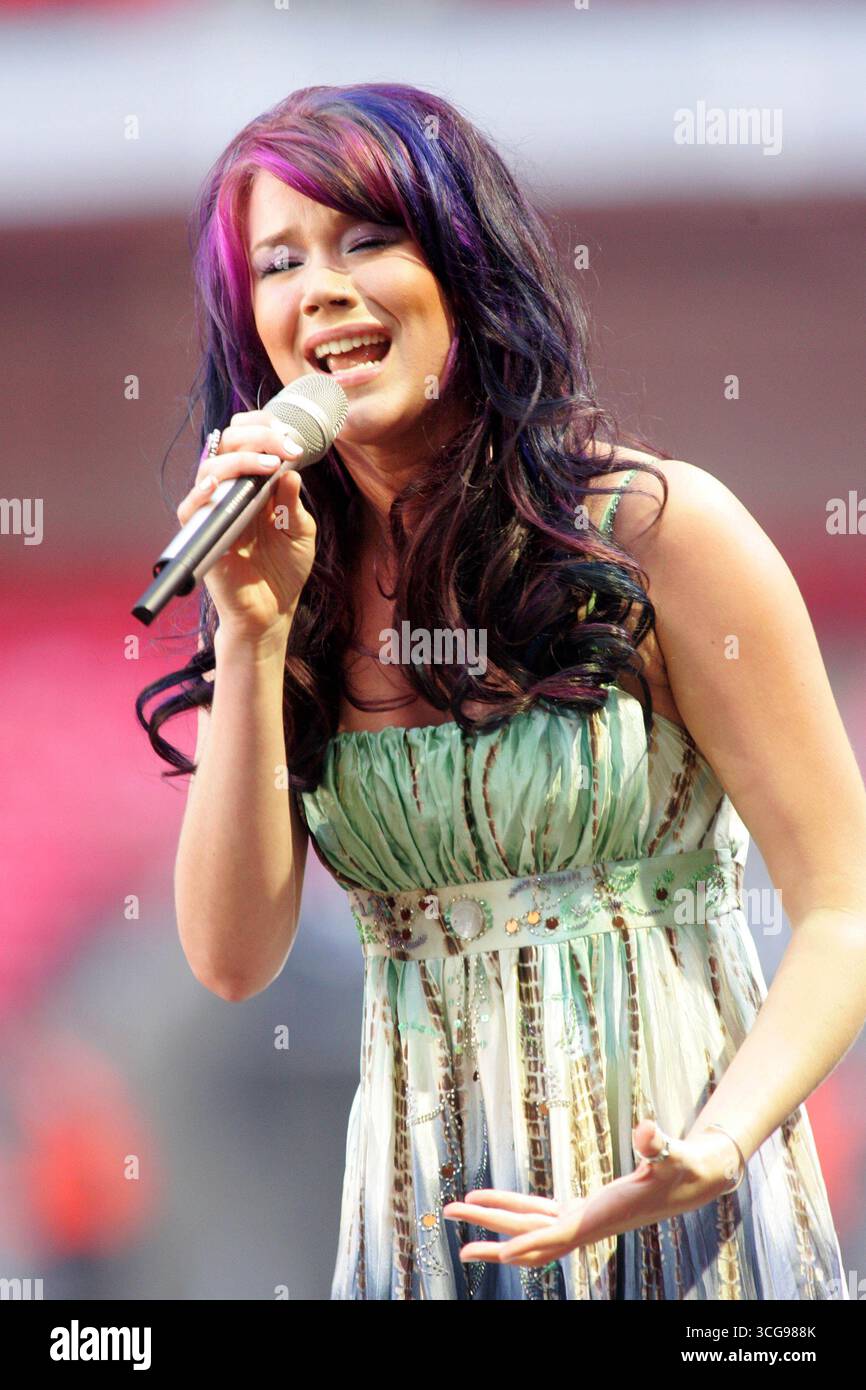 joss-stone-performing-live-at-the-concert-for-diana-held-at-wembley