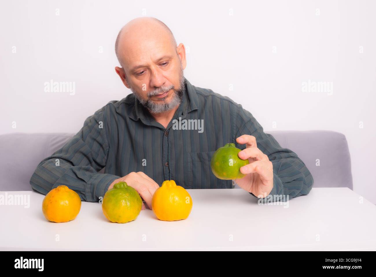 Man thinking 1950s hi-res stock photography and images - Alamy
