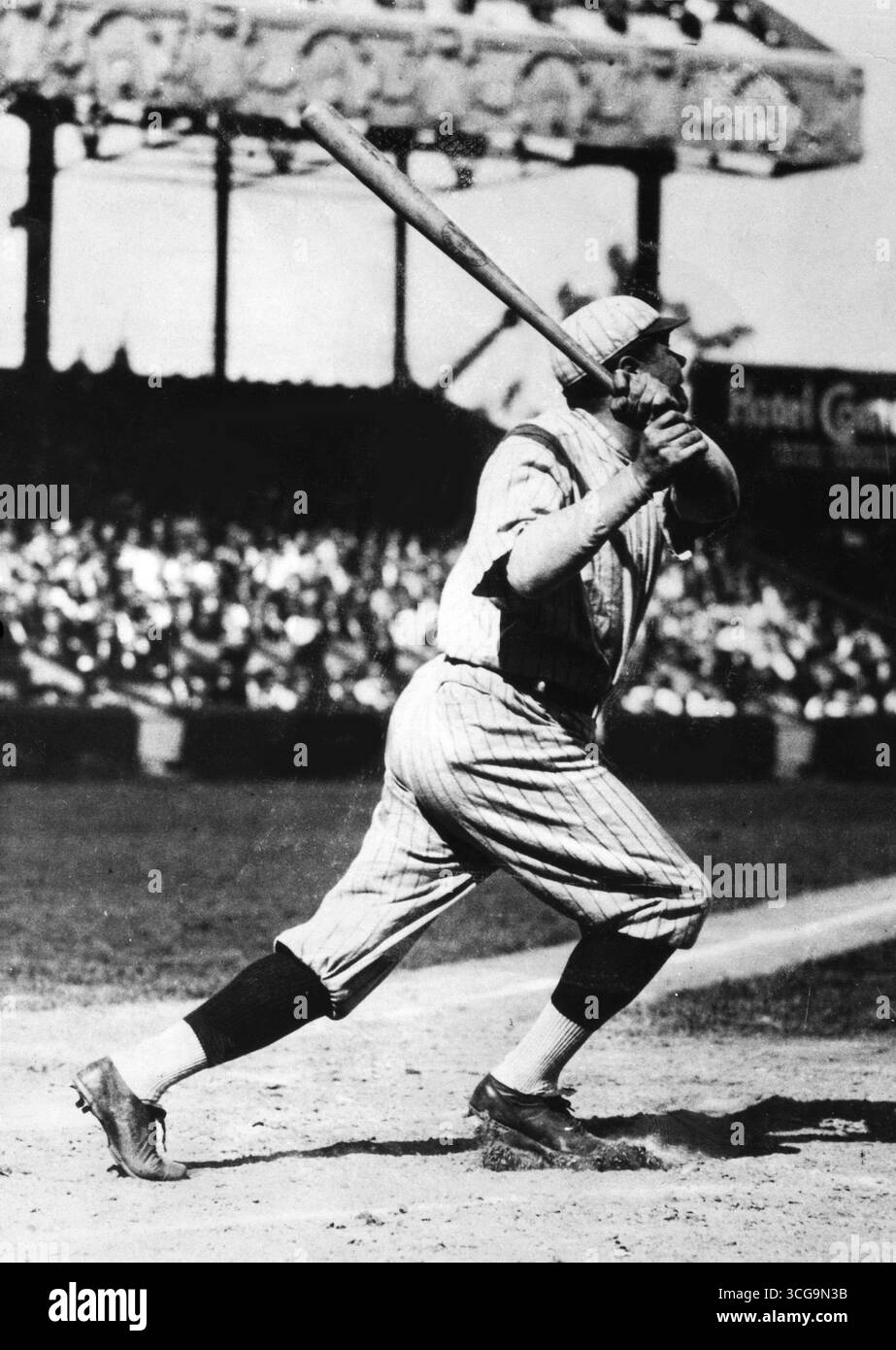 Babe Ruth Breaking Bat Babe ruth swinging a bat hi-res stock photography and images - Alamy