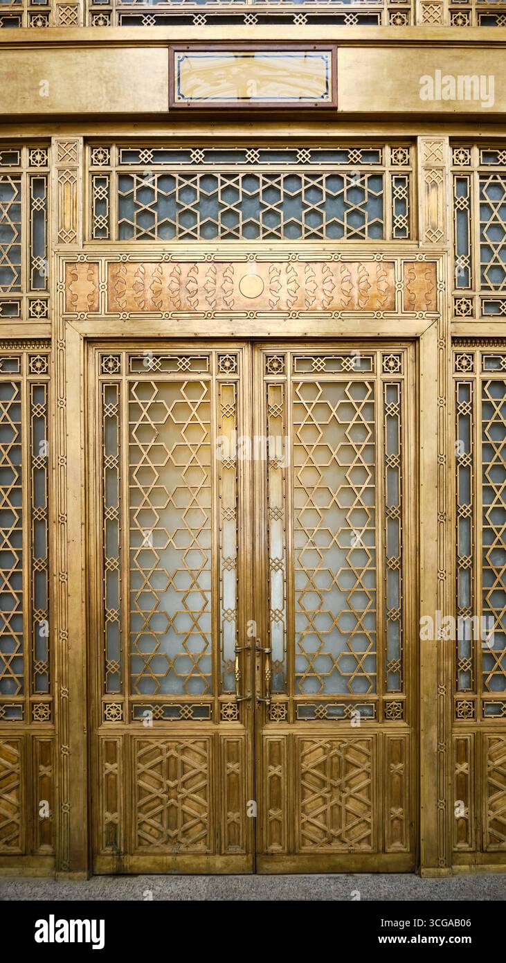 Metal lattice door hi-res stock photography and images - Alamy