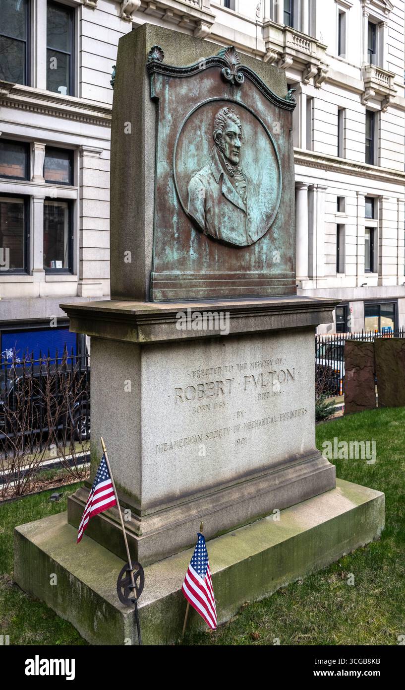 grave for Robert Fulton at the Trinity Churchyard in NYC, an American engineer and inventor who developed the world's first commercially successful st Stock Photo