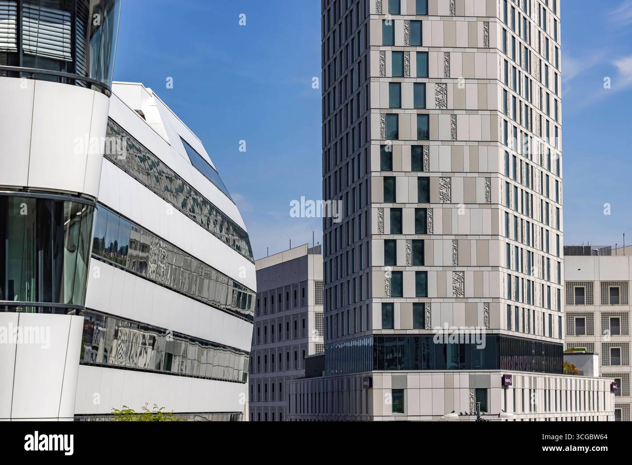 Architektur in Stuttgart. Moderne Gebäude im Bereich Europaviertel und ...