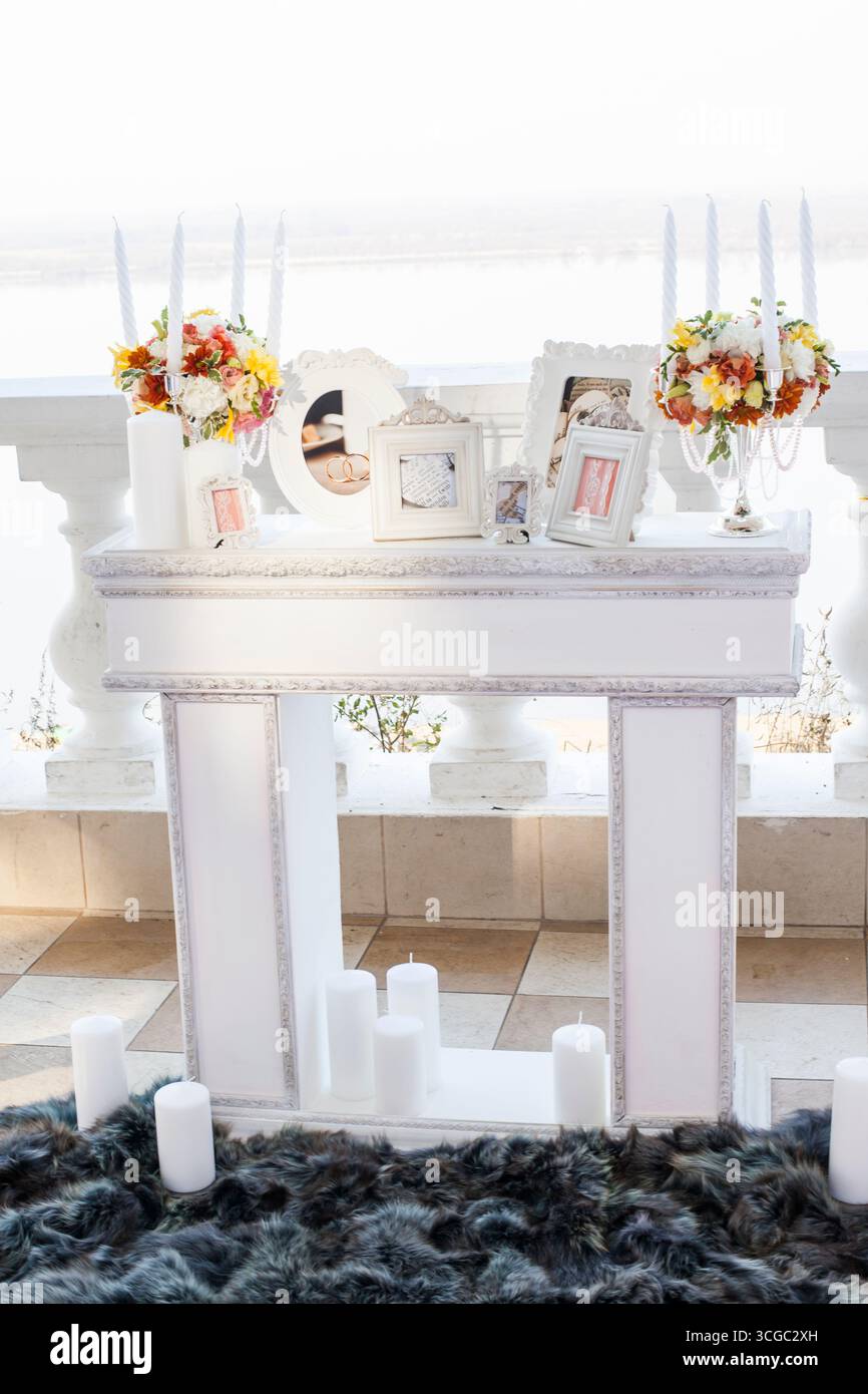 Fireplace mantel hi-res stock photography and images - Alamy