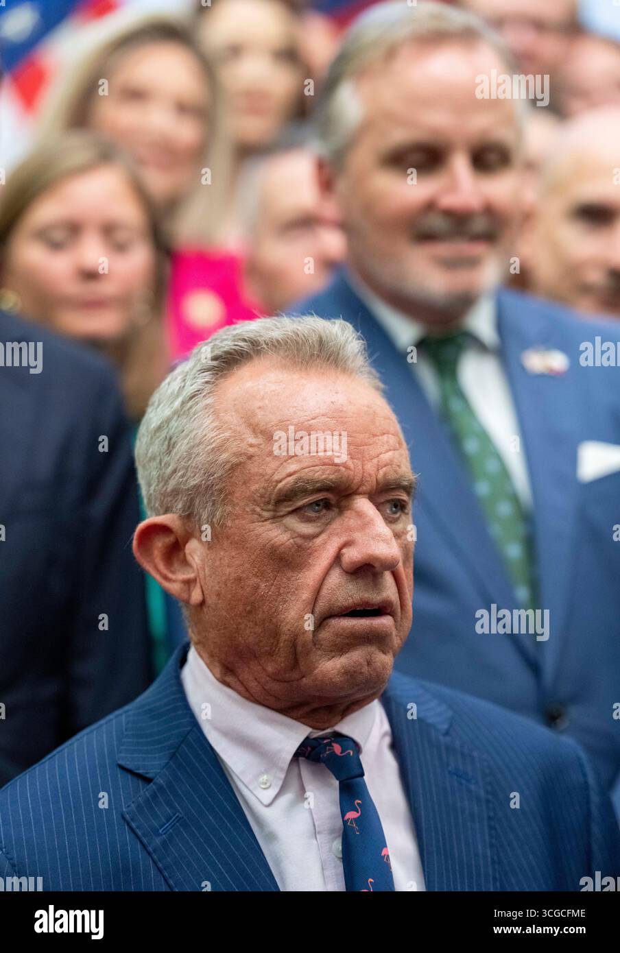 Austin, United States. 27th Aug, 2025. U.S. Secretary of Health & Human Services ROBERT F. KENNEDY, JR. speaks to the press at the Texas Capitol after Gov. Greg Abbott (not shown) finished signing three Health-related bills regulating additives, forbidding welfare benefits to pay for sugary snacks and other health measures on August 27, 2025. Credit: Bob Daemmrich/Alamy Live News Stock Photo