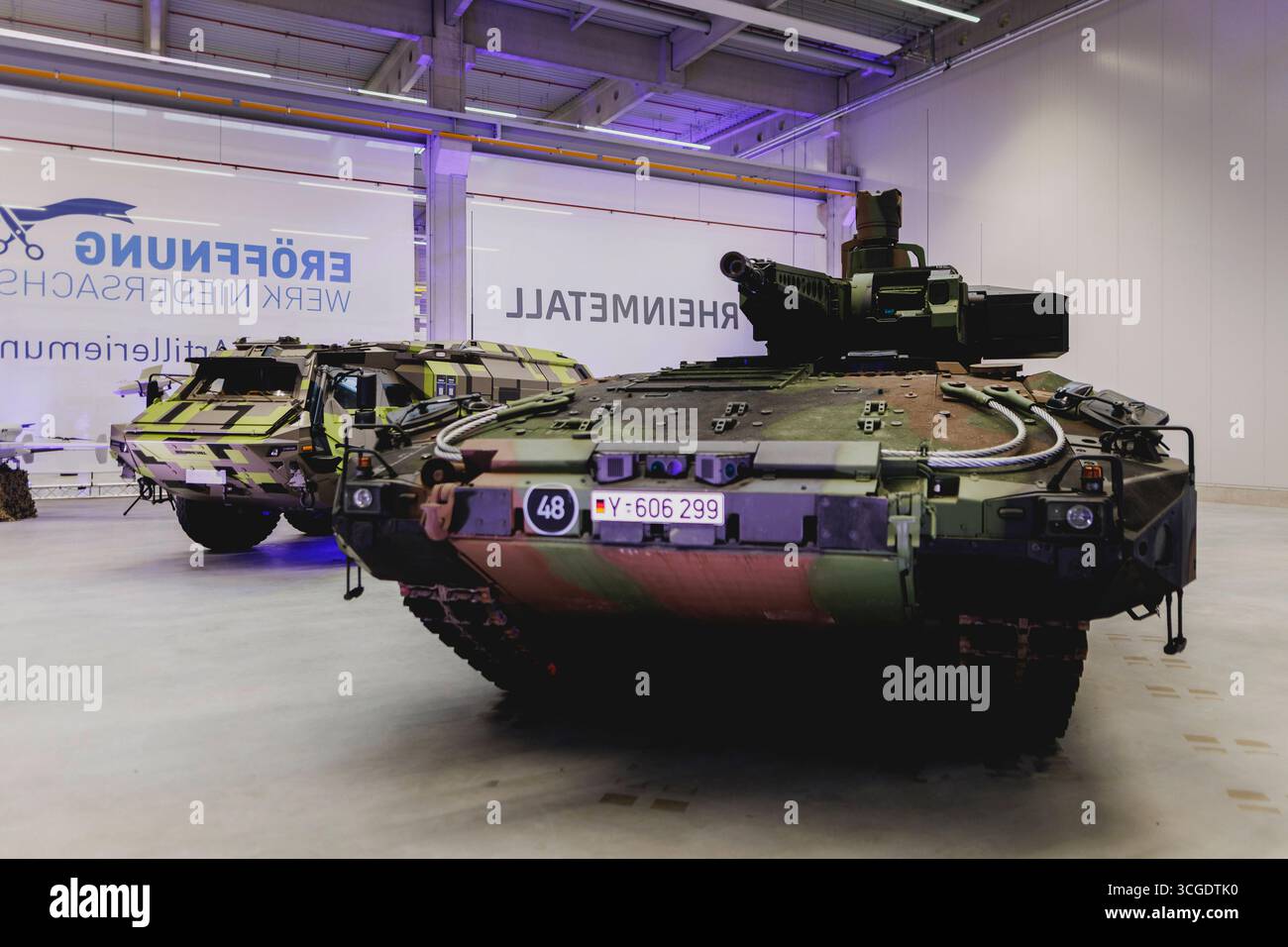 Schuetzenpanzer Puma R und Transportpanzer Fuchs L von Rheinmetall ...