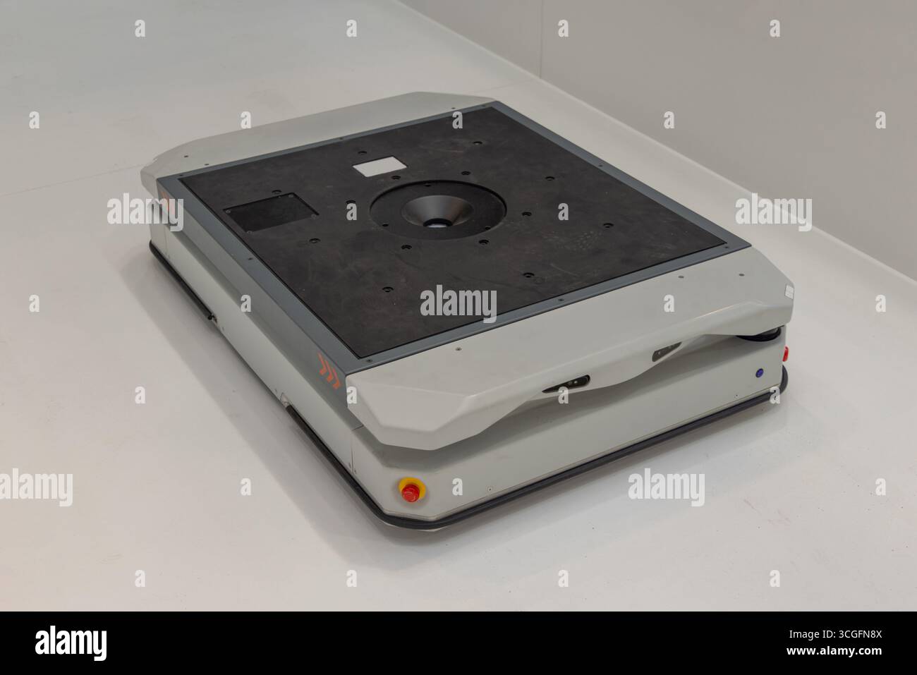 Autonomous mobile robot flow rack hi-res stock photography and images ...