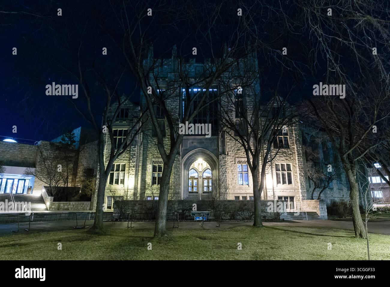 The University of Saskatchewan in Saskatoon, featuring historic Collegiate Gothic architecture, tree-lined grounds, and its scenic riverfront campus. Stock Photo