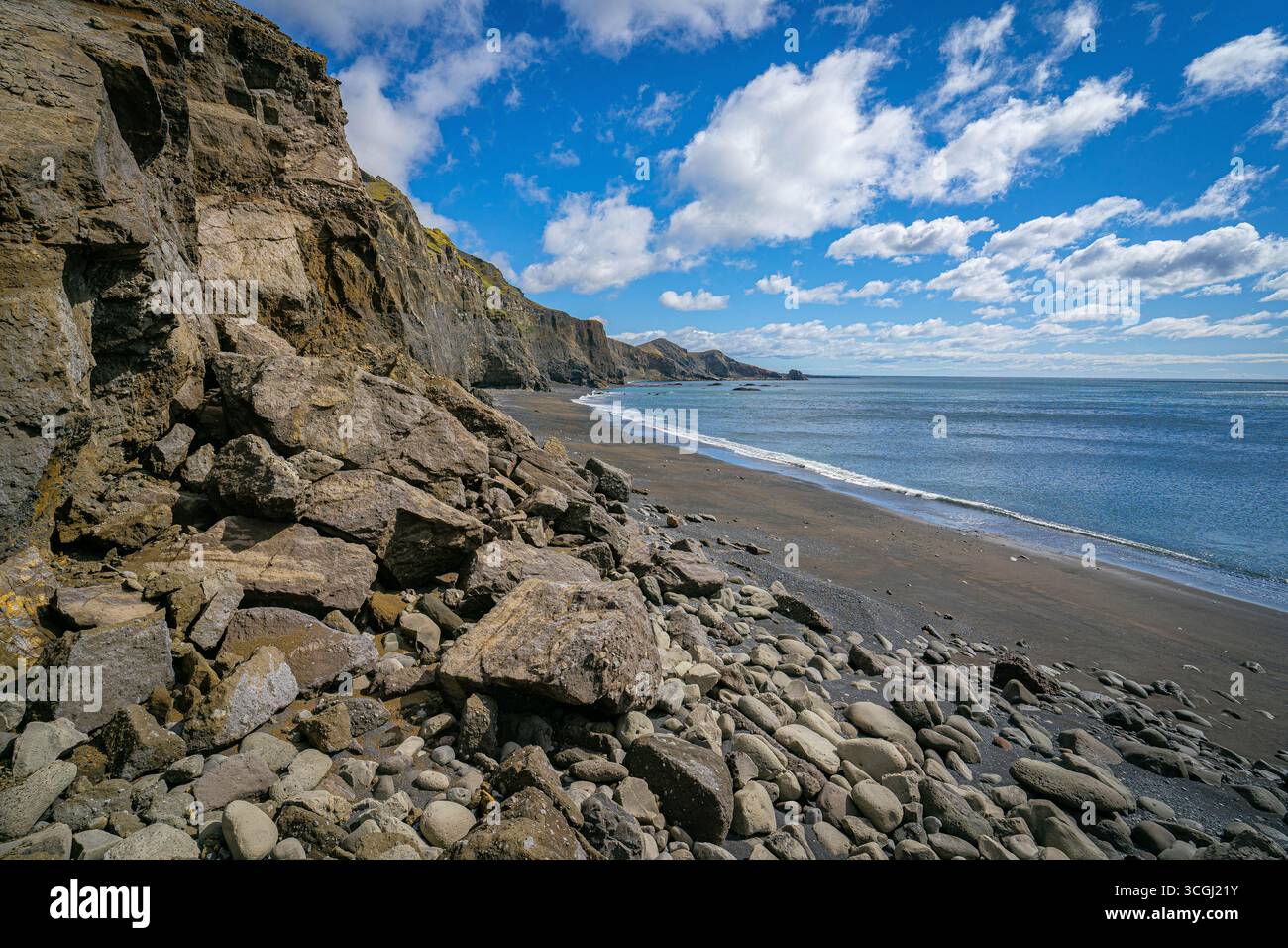 Shoreline meet mountains hi-res stock photography and images - Alamy