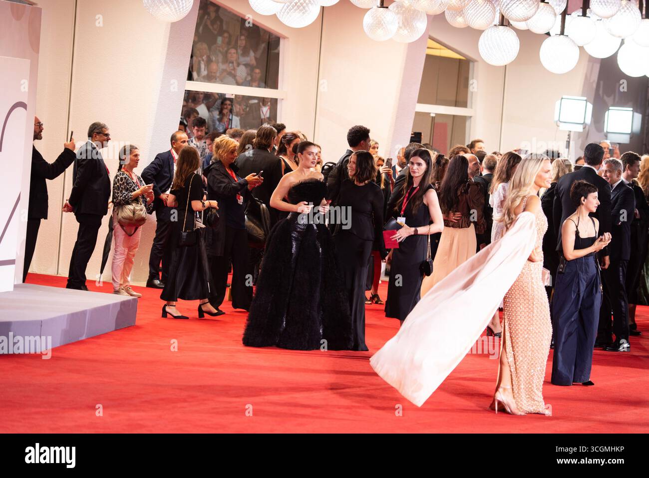 Molly Sims attends the "Jay Kelly" red carpet during the 82nd Venice ...