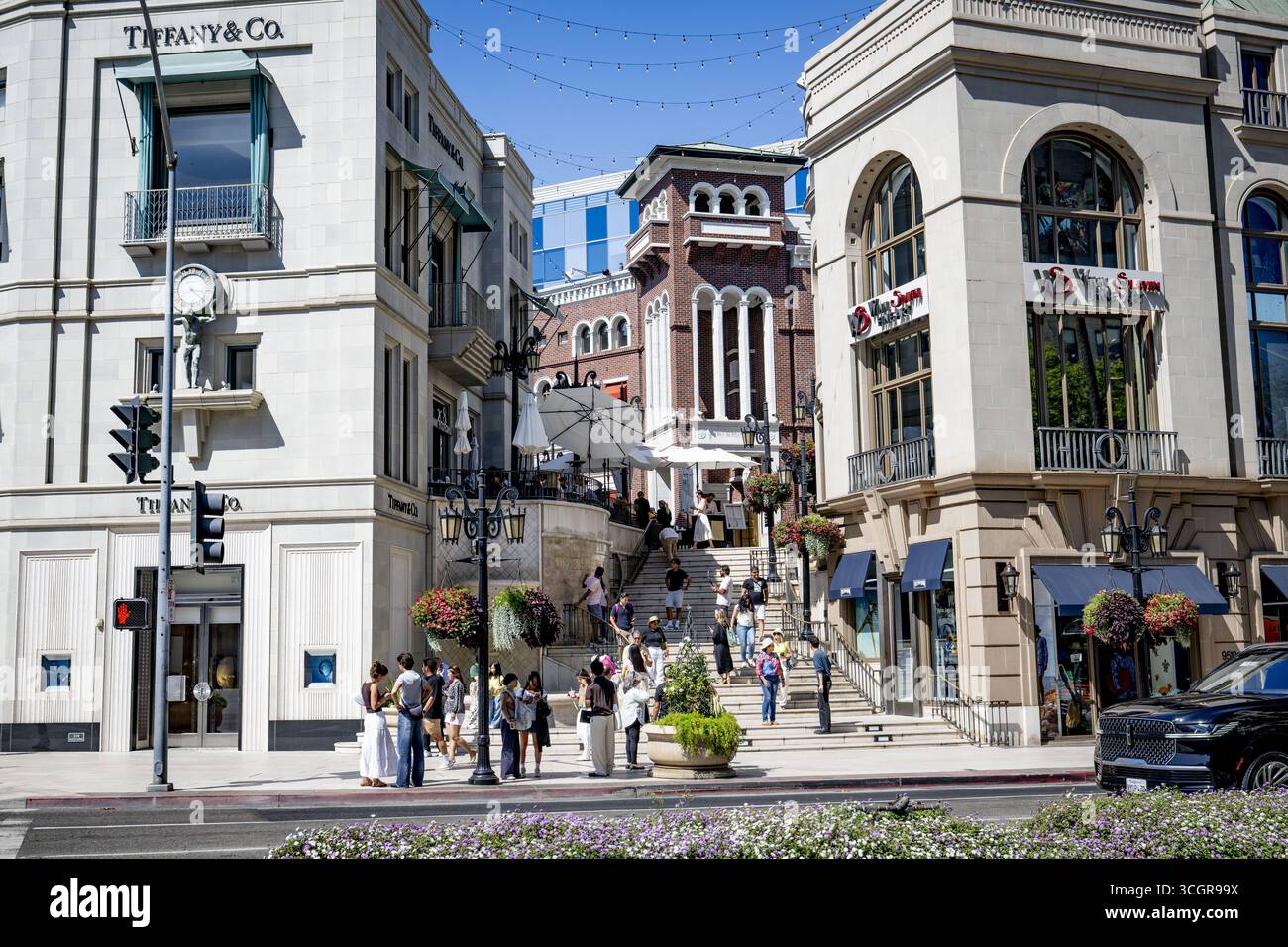 LOS ANGELES - Rodeo Drive is a world-famous luxury shopping street ...