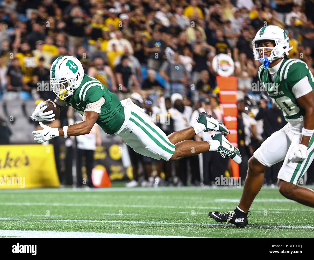August 29, 2025: UNC-Charlotte wide receiver E. Jai Mason (7) scores