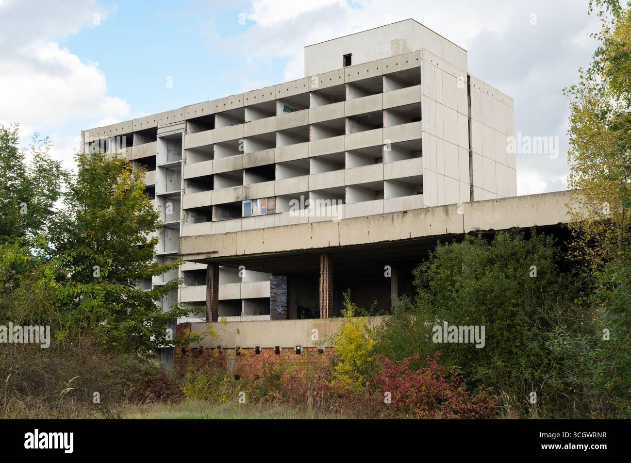 Abandoned and uninhabitable apartment building destroyed by fire Stock ...
