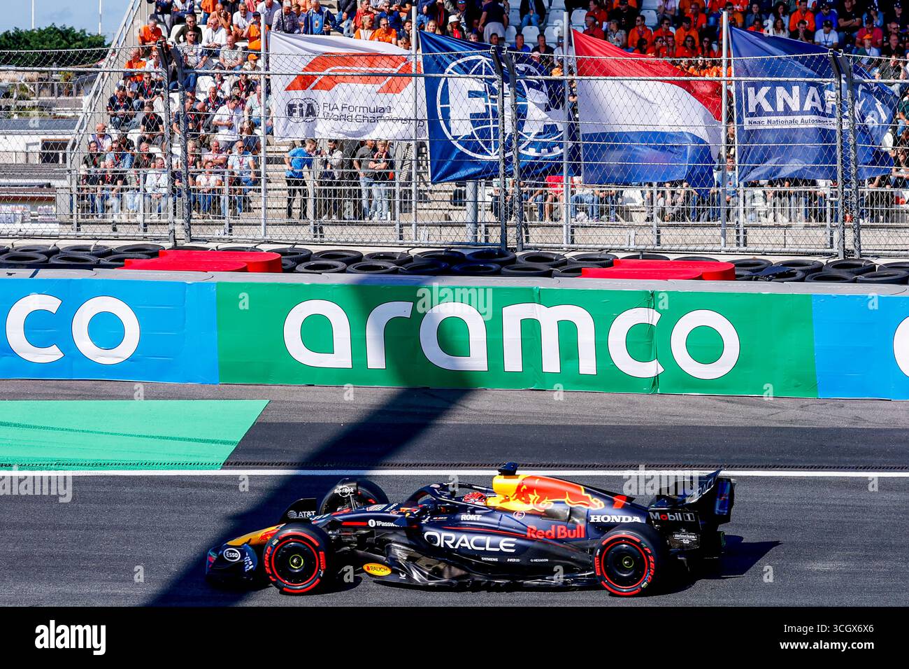 Formula 1 race flags hi-res stock photography and images - Page 2 - Alamy
