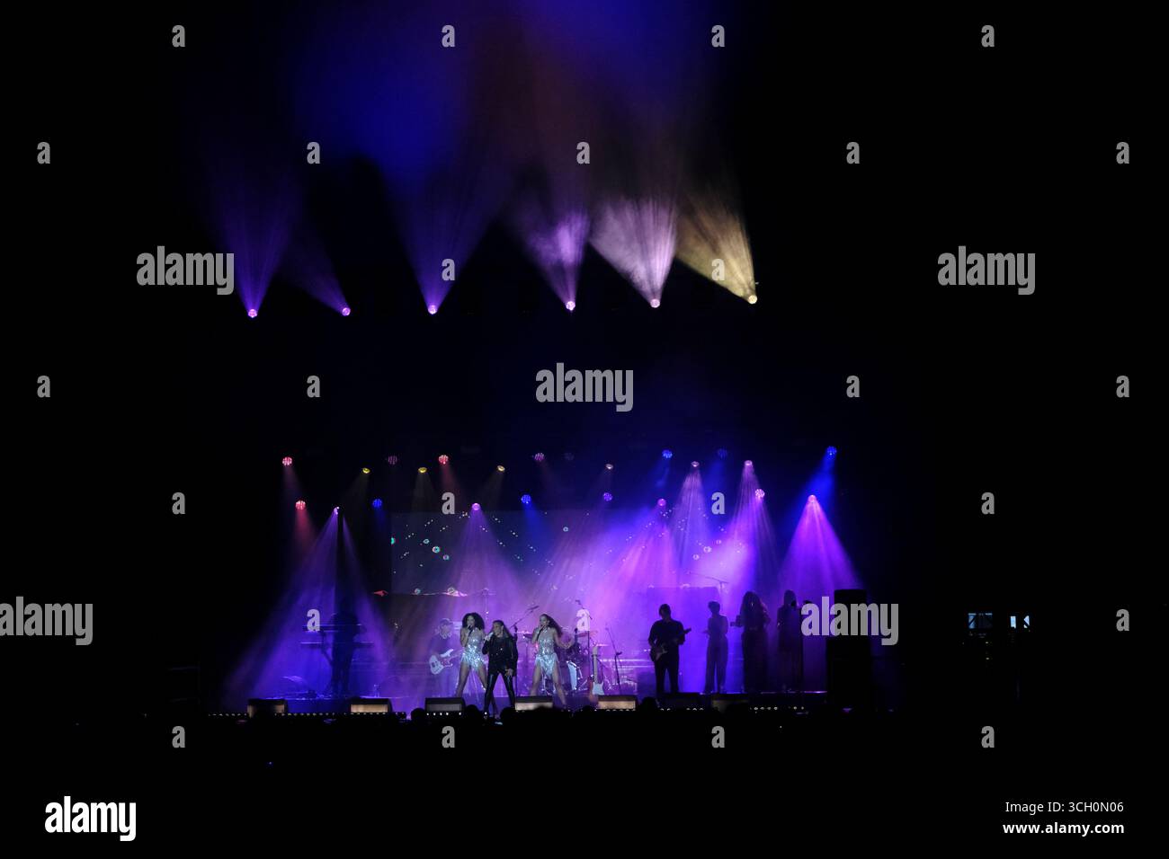 Jedburgh, UK. 30th Aug, 2025. Sister Sledge Featuring Kathy Sledge performs onstage during day one of EdgeFest 2025 at LilliardsEdge near Jedburgh on August 30, 2025. EdgeFest 2025, Music Festival. A growing music festival, in the Scottish Borders, now in its third year, being held at Lilliardsedge, near Jedburgh. Music and entertainment for all the family, under the big top. Main Stage Line Up ( Credit: Rob Gray/Alamy Live News Stock Photo