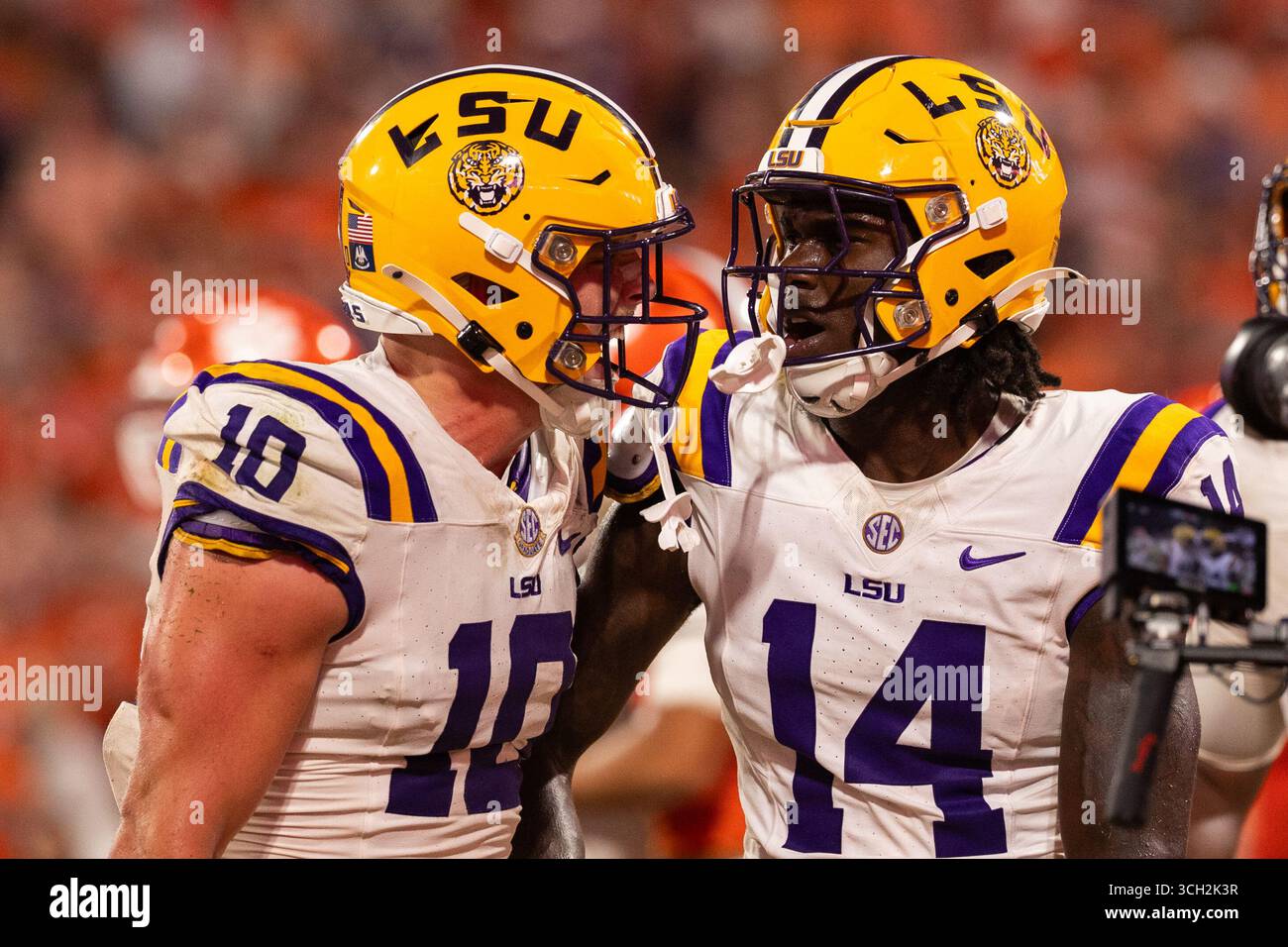 August 30, 2025: LSU Tigers tight end Bauer Sharp (10) celebrates with ...