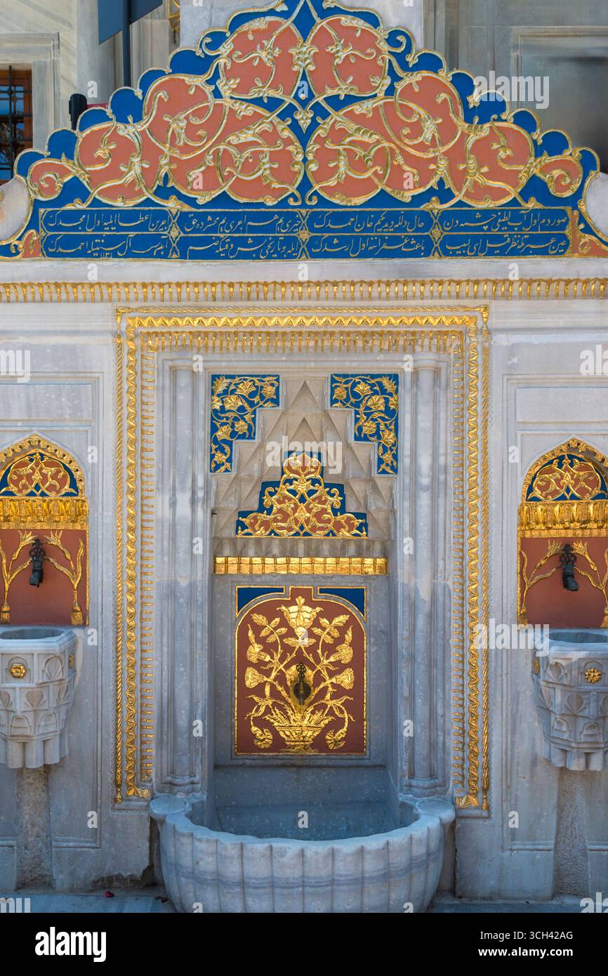 Turkey - Istanbul - Topkapi Palace Enderun Fountain - Gilded niche with ...