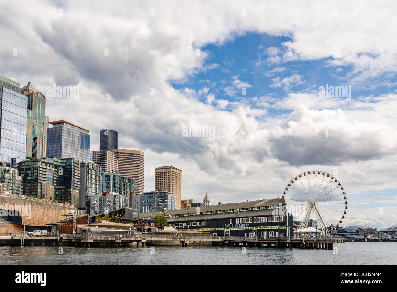 Seattle, WA, USA-August 17, 2025: Seattle skyline with Aquarium located on the city's vibrant newly renovated waterfront district. Stock Photo