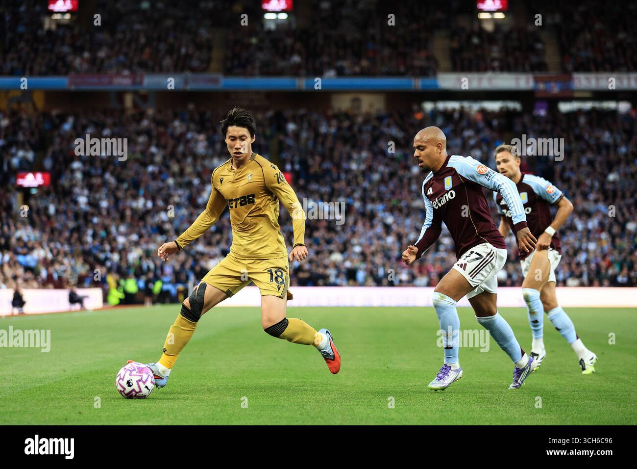 Birmingham, UK. 31st Aug, 2025. Daichi Kamada of Crystal Palace in action during the Aston Villa vs Crystal Palace Premier League match at Villa Park, Birmingham. Picture credit should read: Jessica Hornby/Sportimage Credit: Sportimage Ltd/Alamy Live News Stock Photo