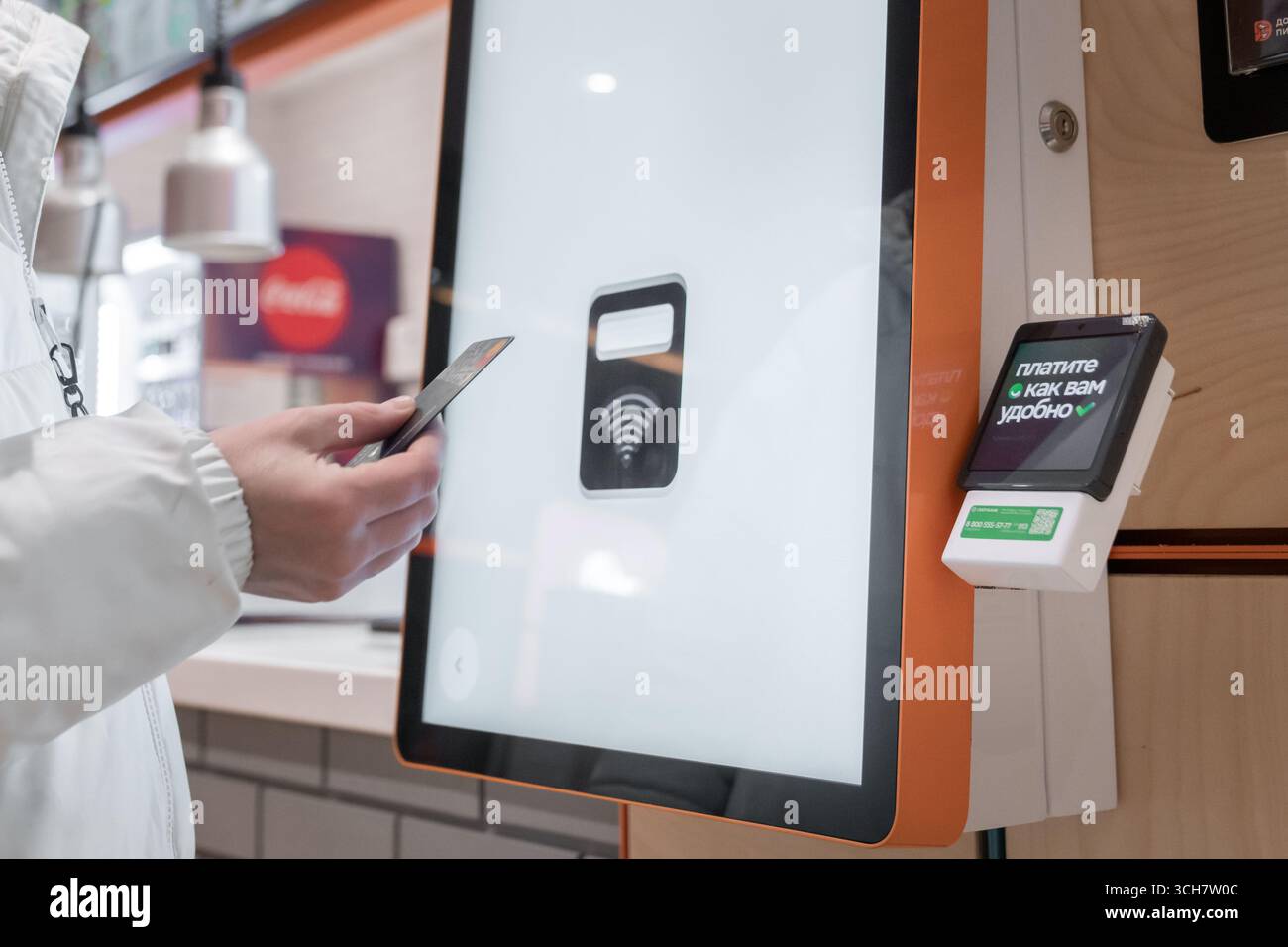 Visa contactless payment hi-res stock photography and images - Page 3 -  Alamy