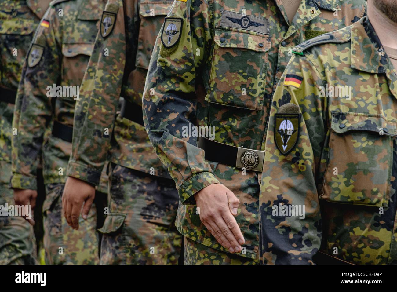 Soldiers bundeswehr german armed stand hi-res stock photography and ...
