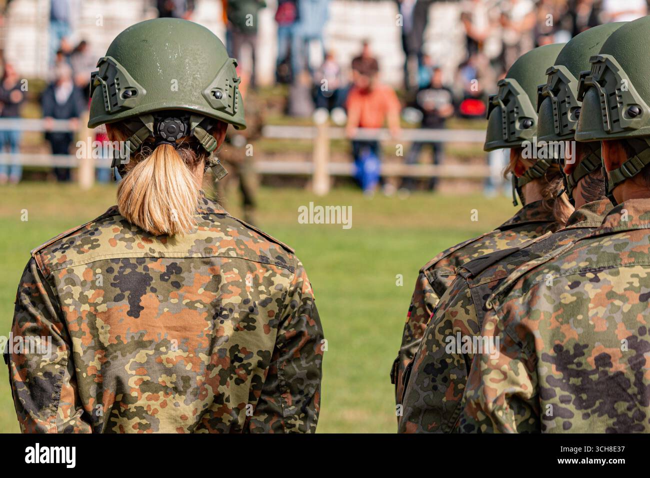 Bundeswehr uniform hi-res stock photography and images - Alamy