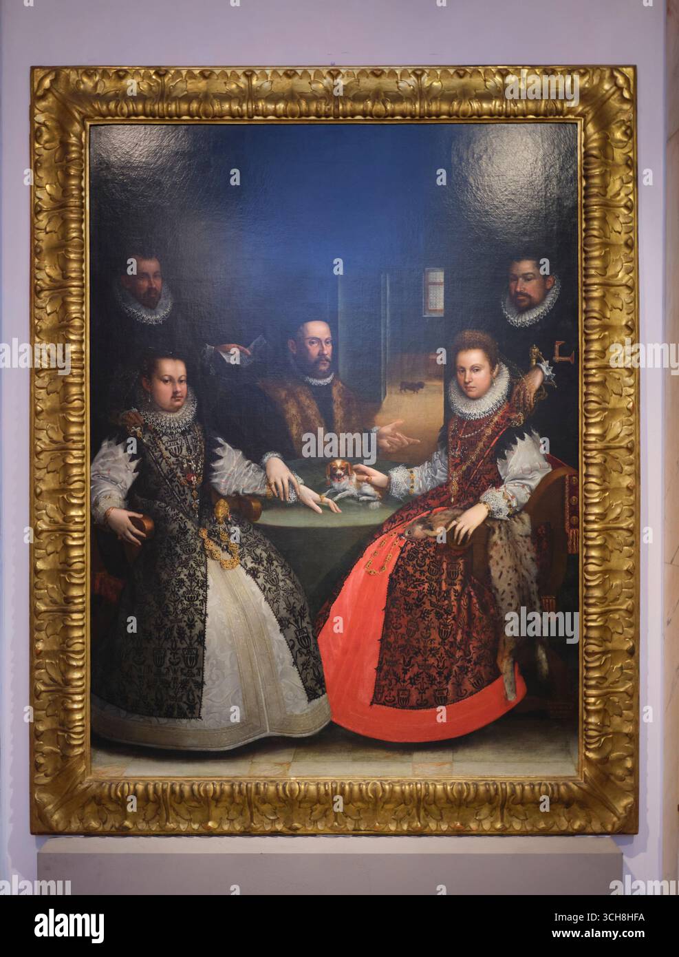 Rich family portrait hi-res stock photography and images - Alamy
