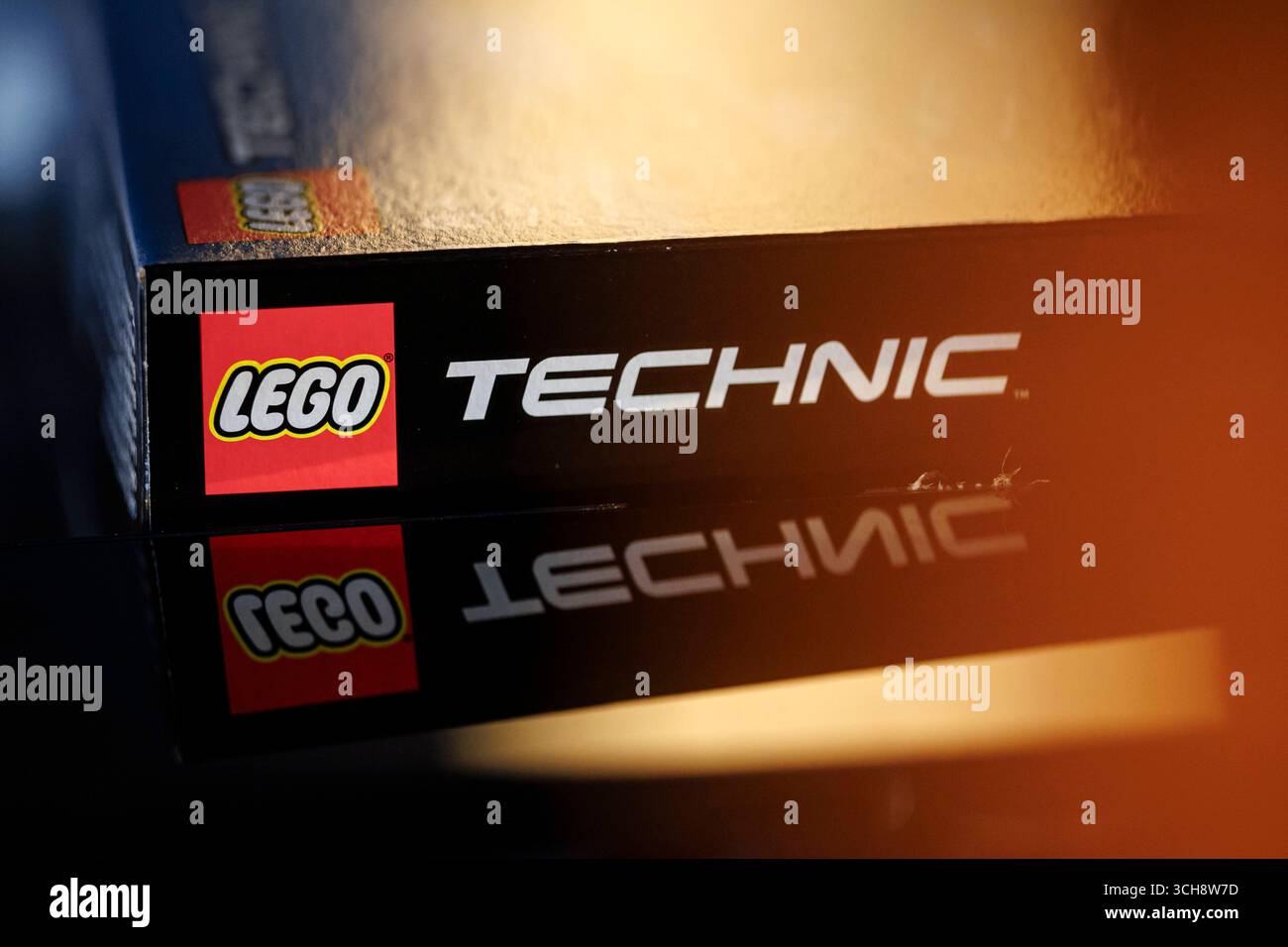 Symbolfoto. Das Logo des Spielwarenherstellers Lego Technic ist auf der Verpackung eines Bausatzes zu sehen. Berlin, 29.08.2025. Berlin Deutschland ** Stock Photo