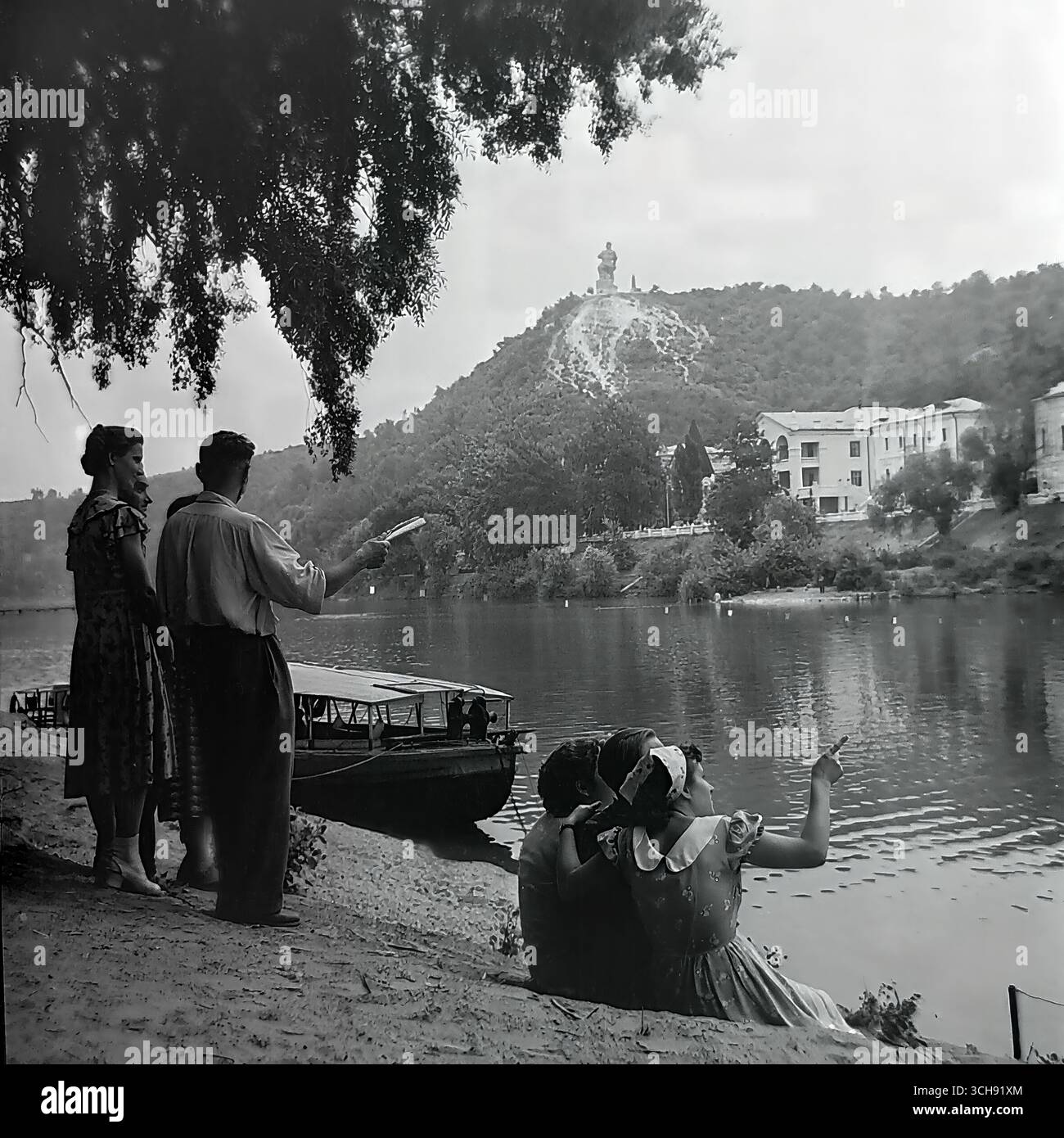 Group of friends 1980s hi-res stock photography and images - Alamy