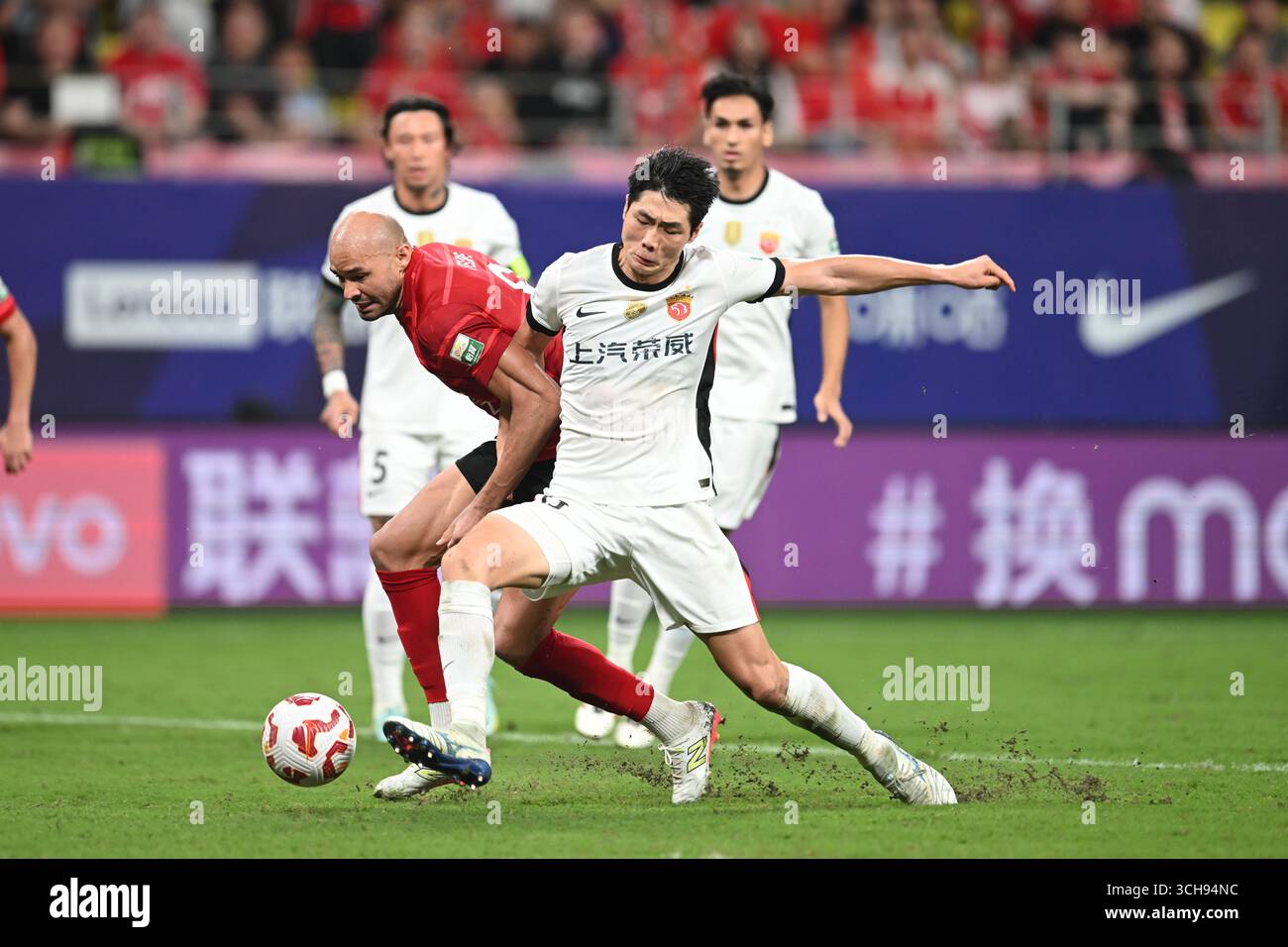 Chengdu Rongcheng Football Club defeated Shanghai Port Football Club ...
