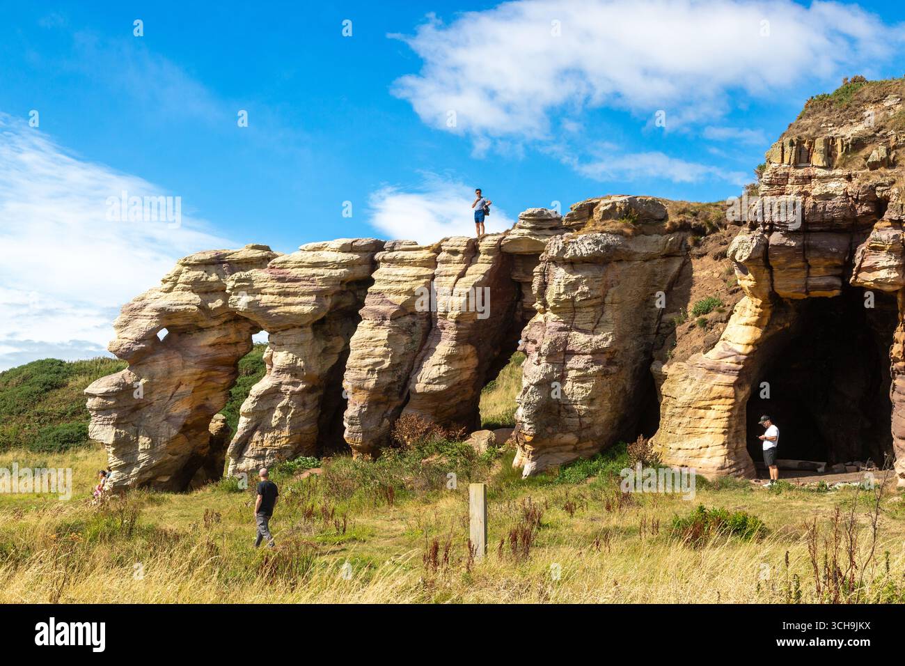 Path between rocks caves hi-res stock photography and images - Alamy