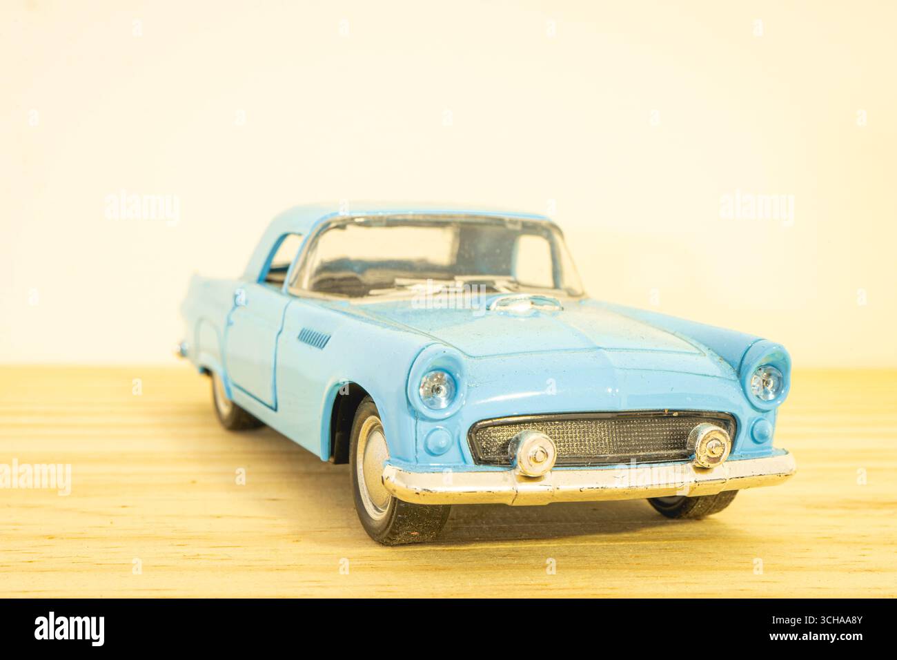 MiniChamps - 1:43 - Ford Thunderbird 1955 - Edição Limitada - Catawiki