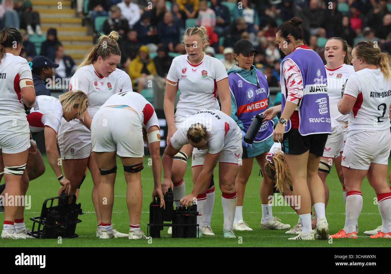 during Women’s Rugby World Cup 2025 Pool A match between England (Red ...